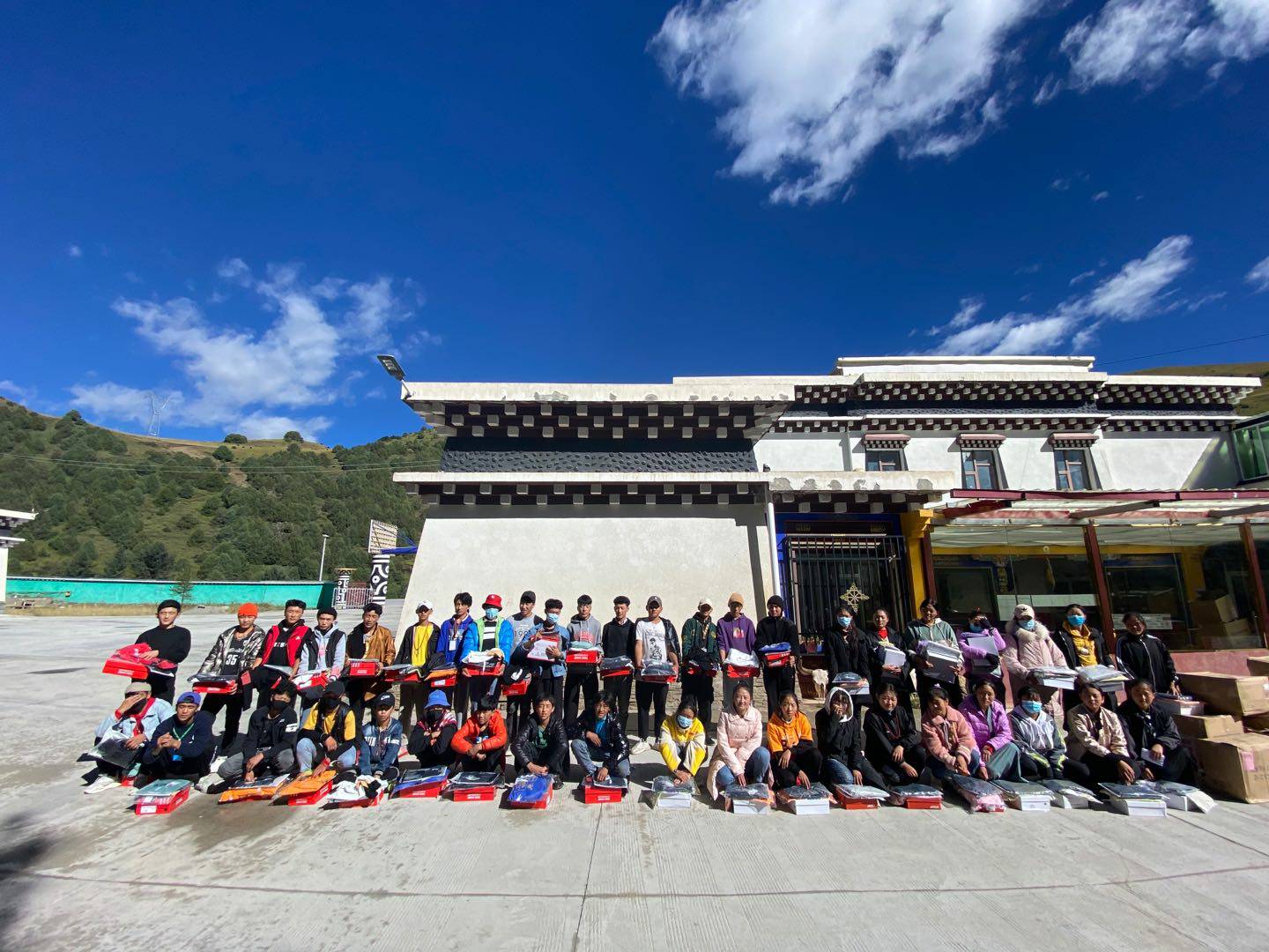 九游网页版网站入口-九游(中国)公益回顾丨家国同欢月同圆 温暖满载甘孜州(图8)